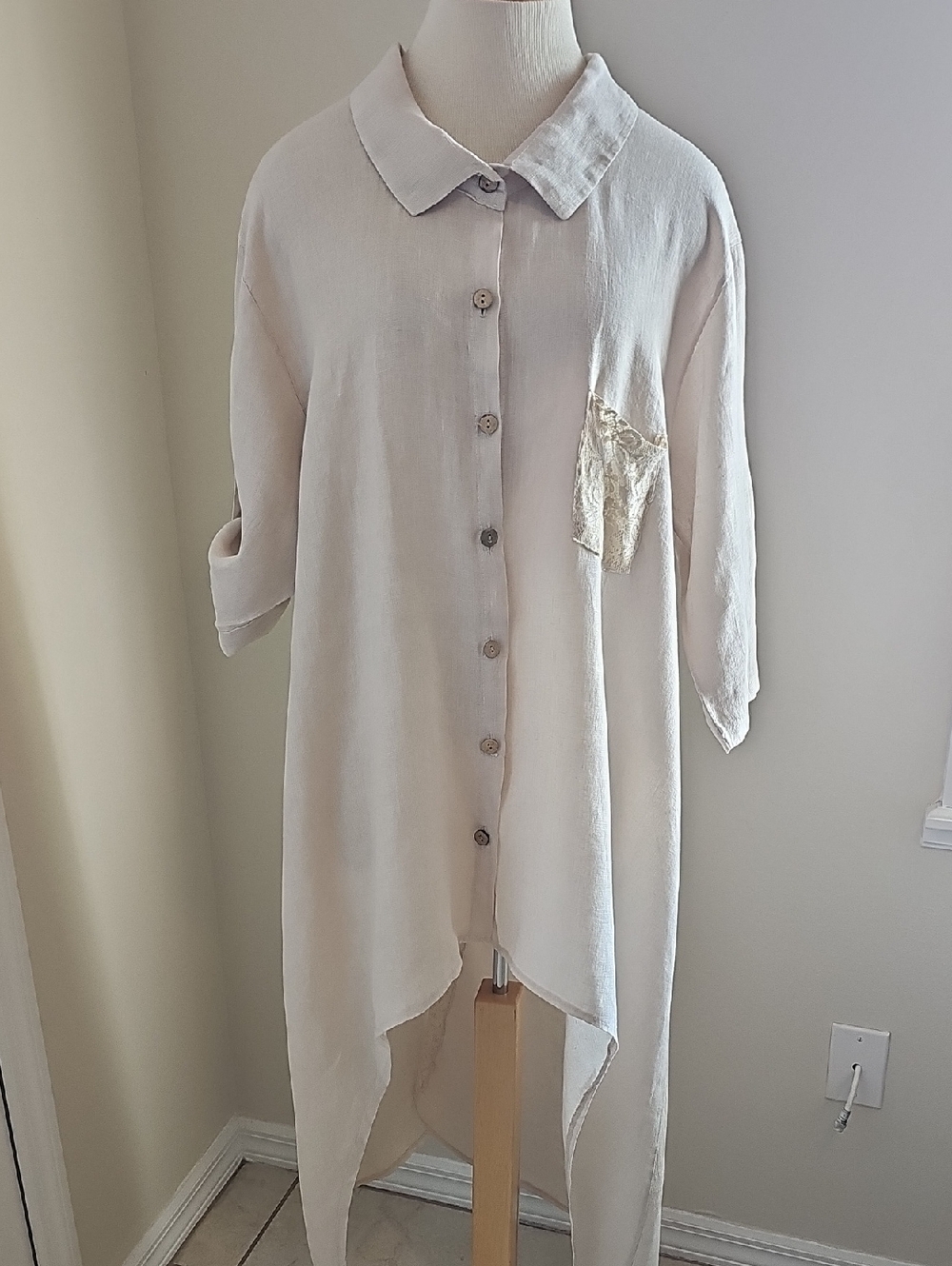Made In ITALY Light Beige Button-Down Linen Tunic W/Lace In Back & Pocket. OS.